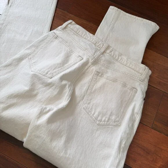 NWT Abercrombie The 90s Straight Ultra High Rise Jeans Cream Split Hem Sz 31/12R - Picture 8 of 8